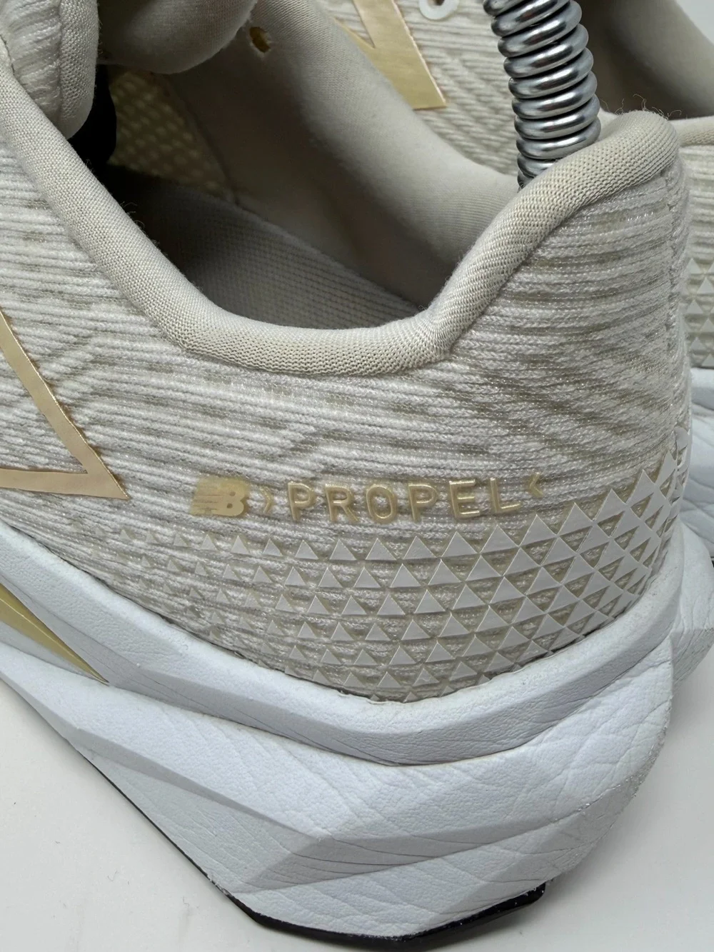 Women’s New Balance Cream & Gold Running Sneakers Boston college sz. 7.5